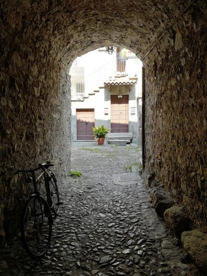 L'Antico Borgo, Un Mix Di Storia E Romanticismo Villa Lierna Esterno foto