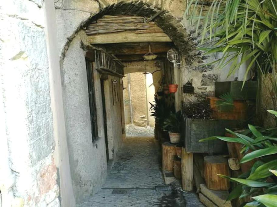 L'Antico Borgo, Un Mix Di Storia E Romanticismo Villa Lierna Esterno foto